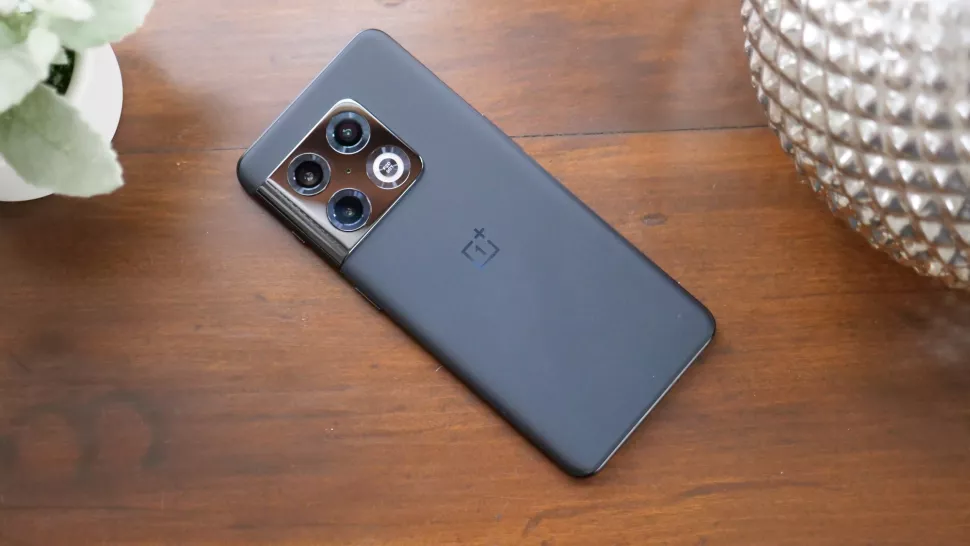 OnePlus 10 Pro so voi iPhone 13 Pro 2