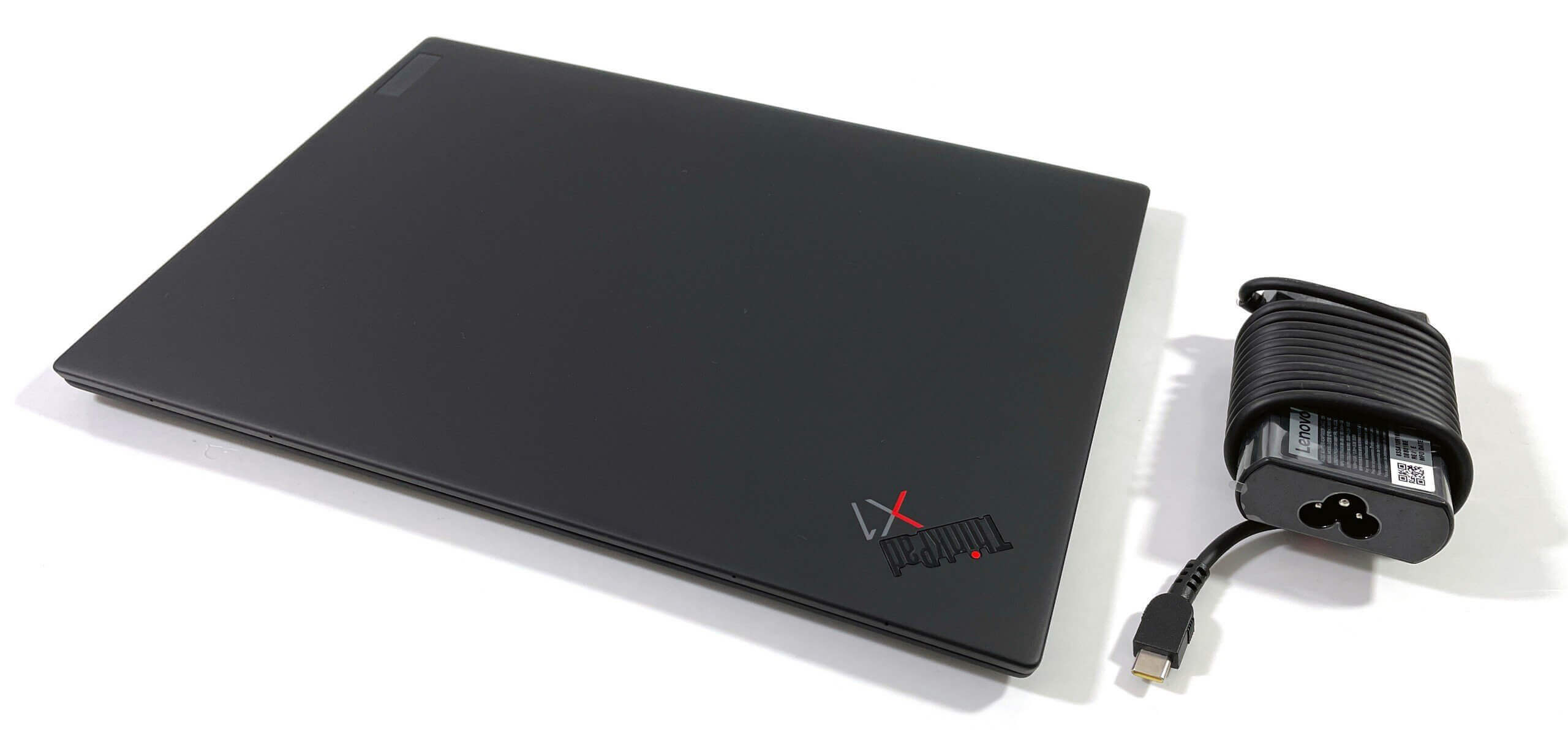 Cổng kết nối trên ThinkPad X1 Nano Gen 1 được tinh giản để phù hợp với thiết kế