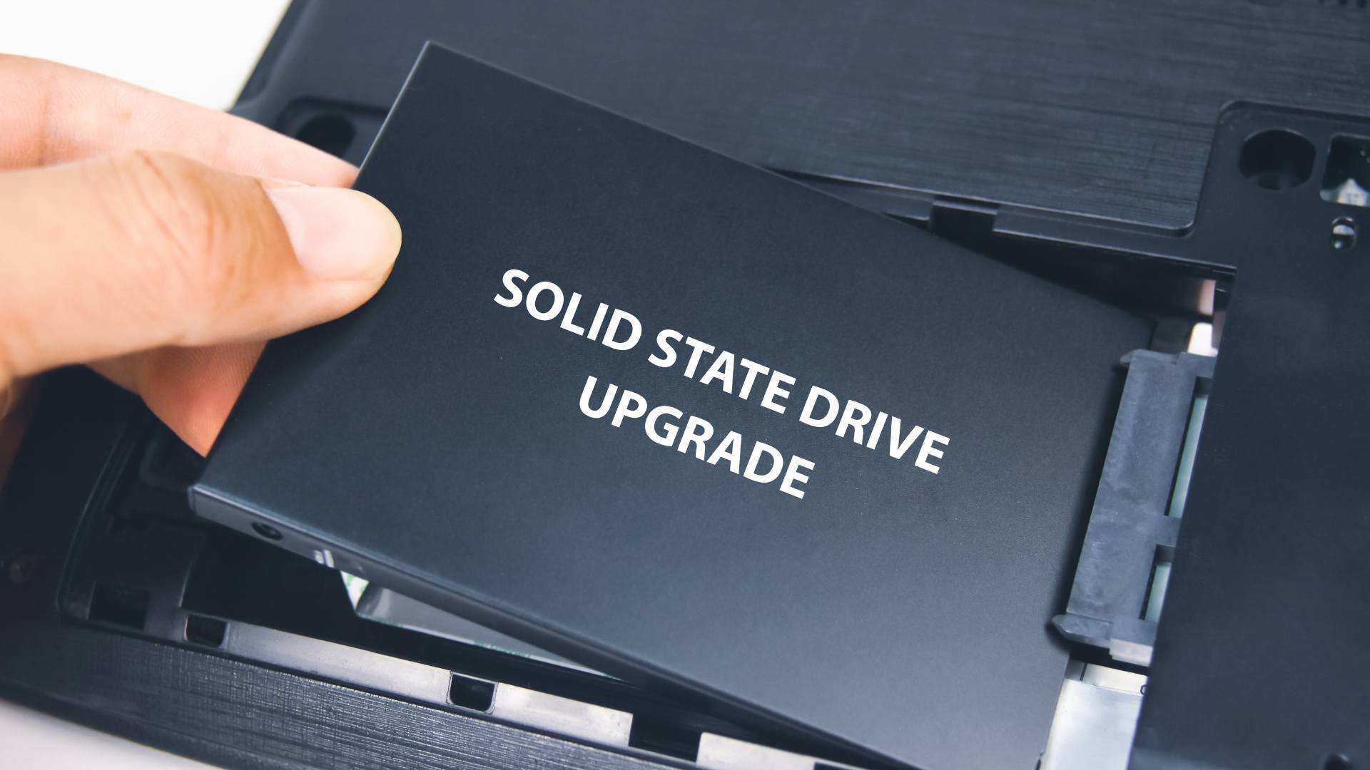 Sử dụng ổ cứng SSD cũng là cách làm máy tính laptop chạy nhanh hơn
