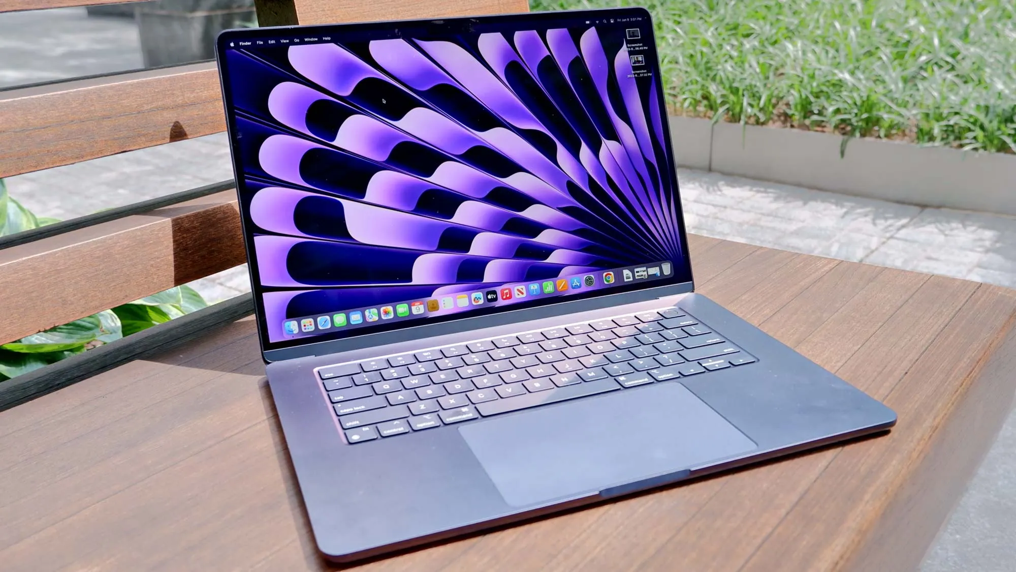Phiên bản cơ bản của MacBook Pro 13-inch vẫn là một thiết bị gây tranh cãi